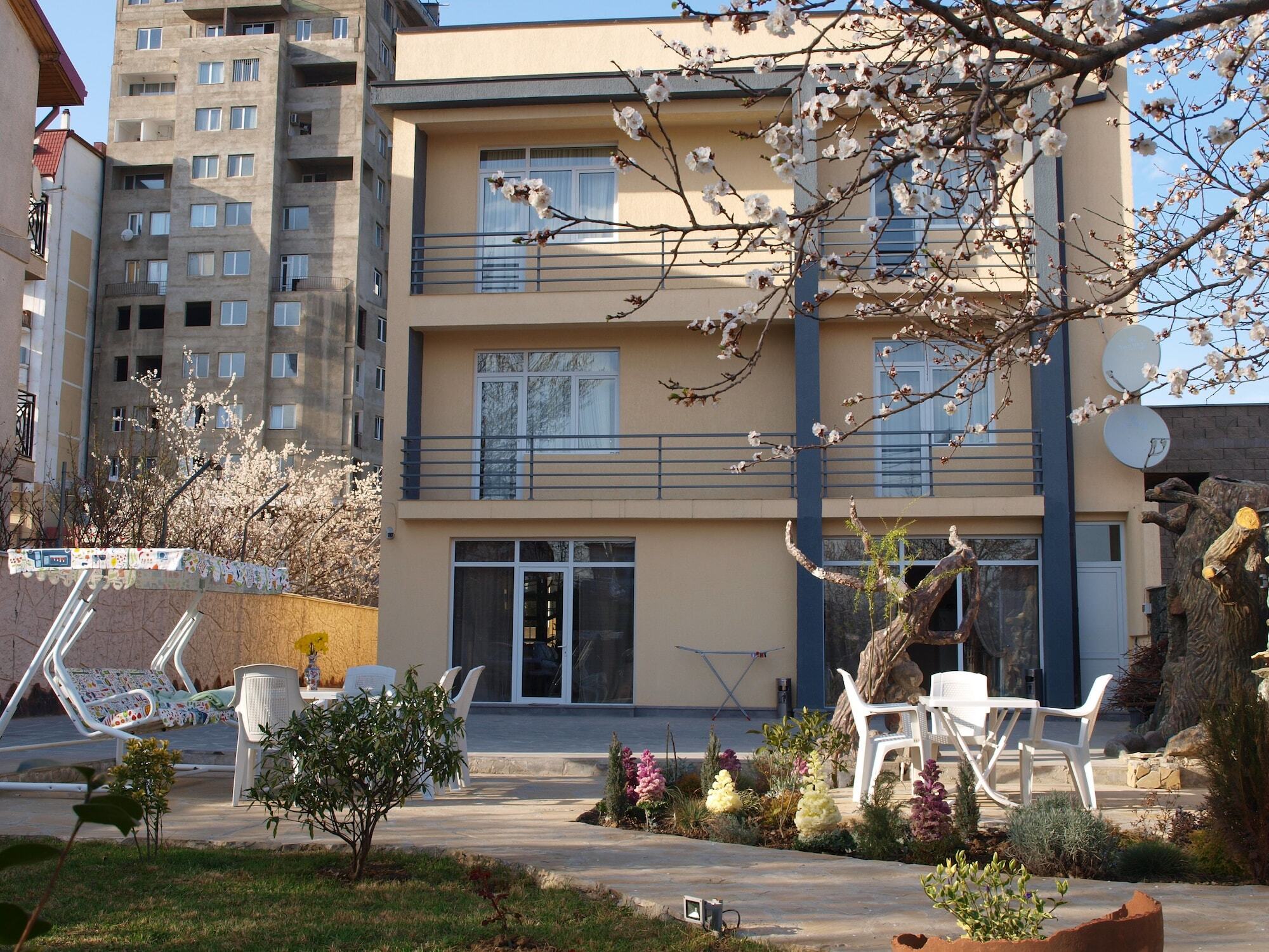 Liel Hotell Tbilisi Exteriör bild